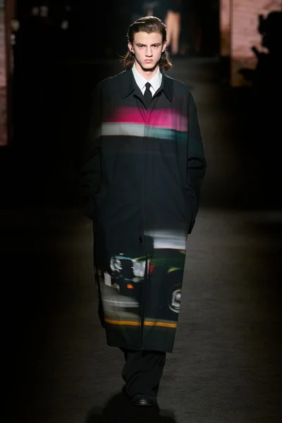 Look 7